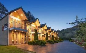 Centenary Peaks Riverview Townhouses Bright